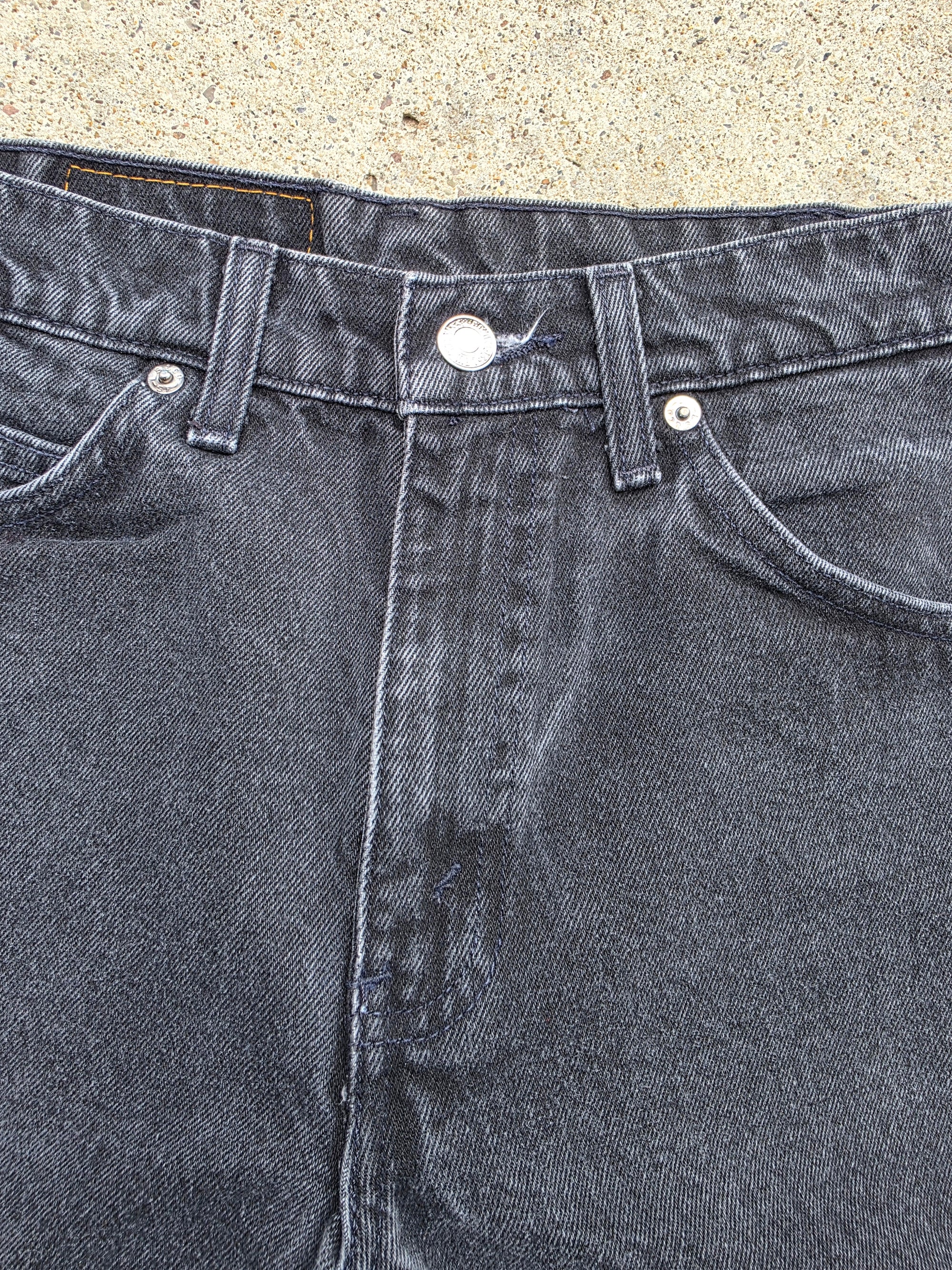1990s Levis 550 30x30 Black Relaxed Fit Tapered Leg