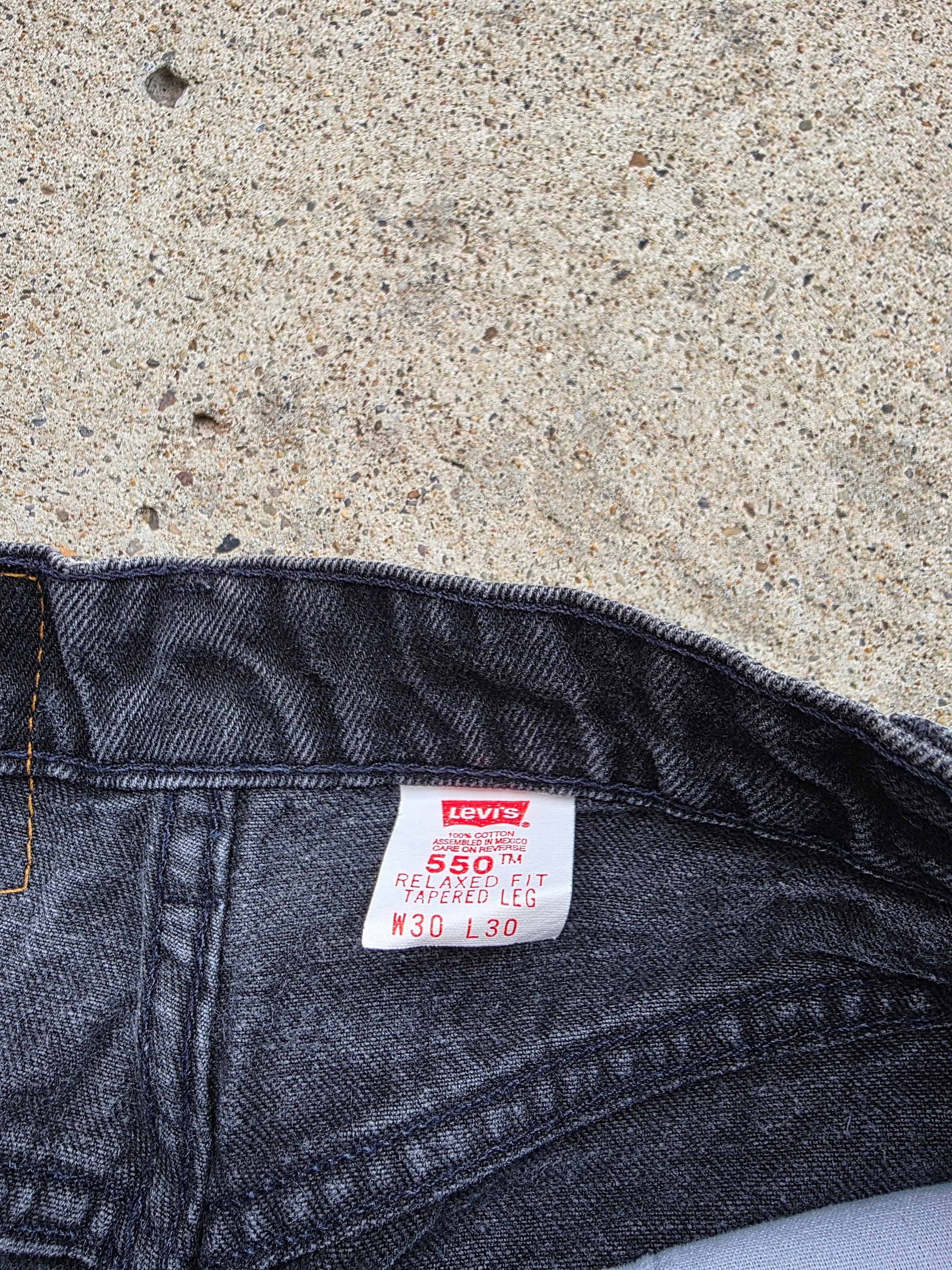 1990s Levis 550 30x30 Black Relaxed Fit Tapered Leg