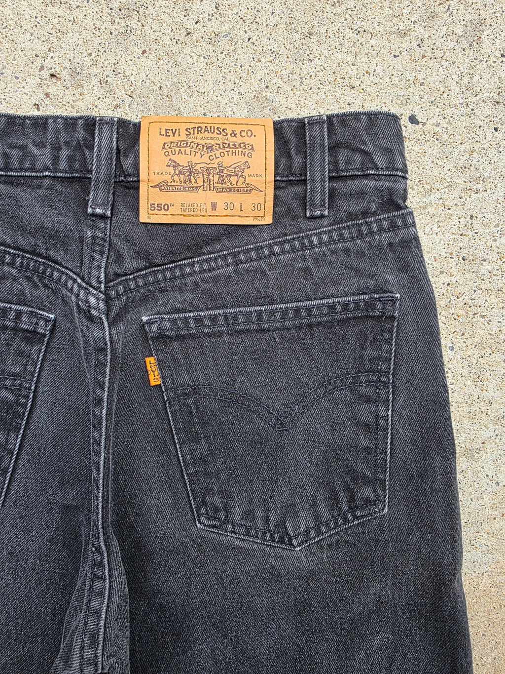 1990s Levis 550 30x30 Black Relaxed Fit Tapered Leg